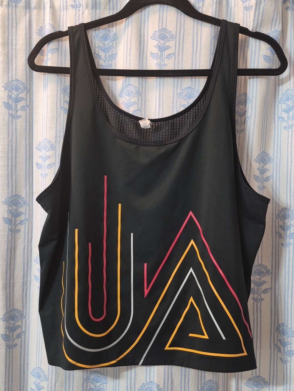Vintage Under Amour Heat Gear Loose Coupe Lightweight Black Tank Top Sz XL